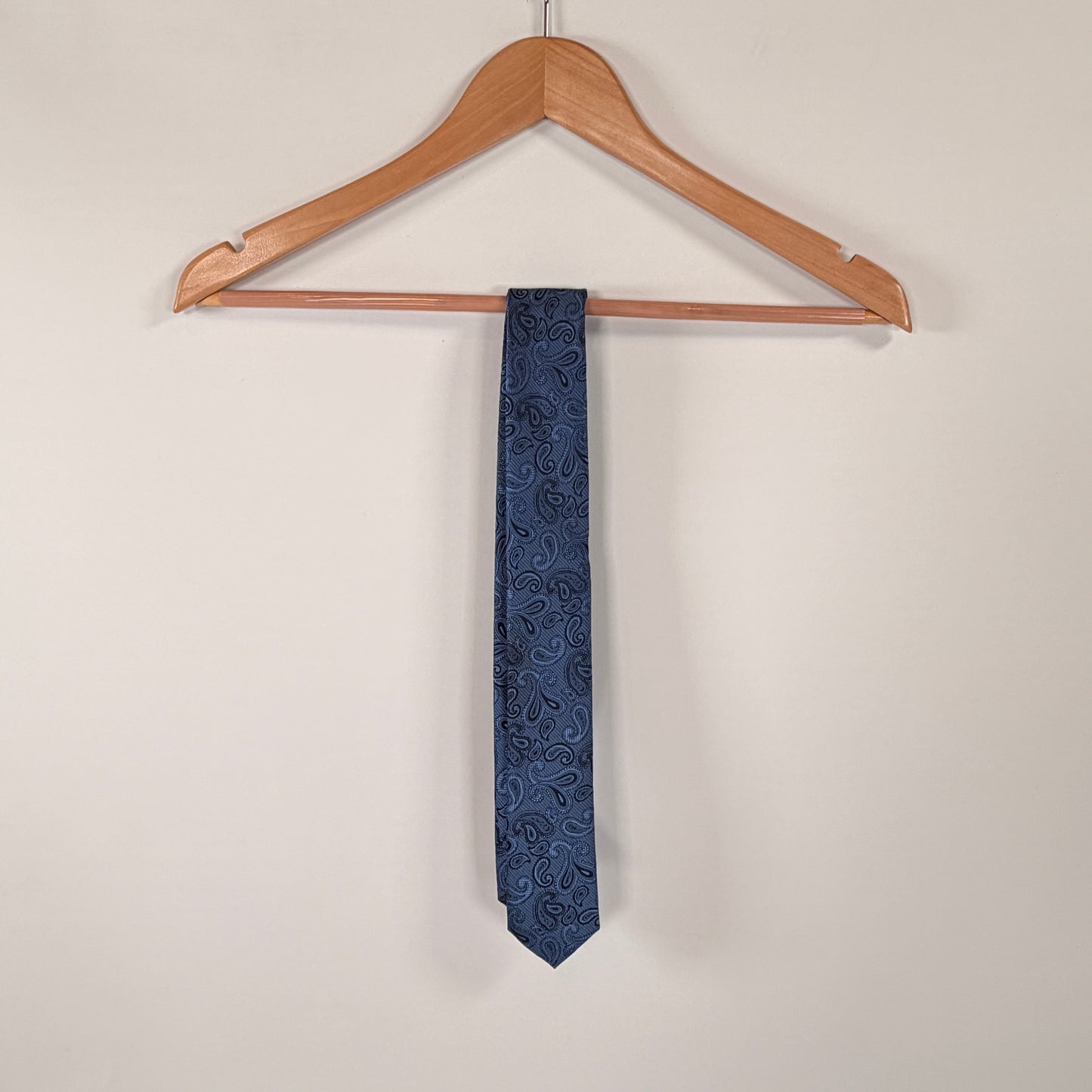 Blue paisley silk tie