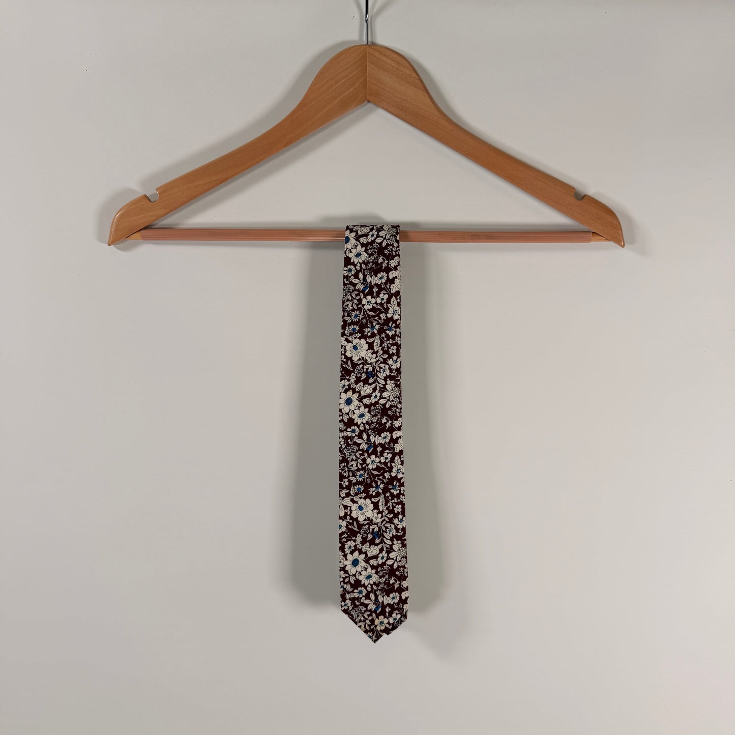 Floral patterned burgundy tie